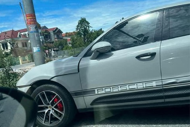 Chi tiết Porsche Macan S của hậu vệ Văn Thanh gặp nạn nát đầu - Hình 5 Chi tiet Porsche Macan S cua hau ve Van Thanh gap nan nat dau-Hinh-5
