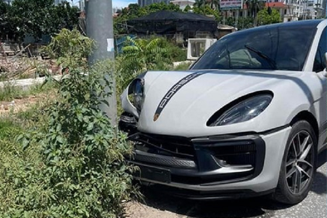 Chi tiết Porsche Macan S của hậu vệ Văn Thanh gặp nạn nát đầu - Hình 3 Chi tiet Porsche Macan S cua hau ve Van Thanh gap nan nat dau-Hinh-3