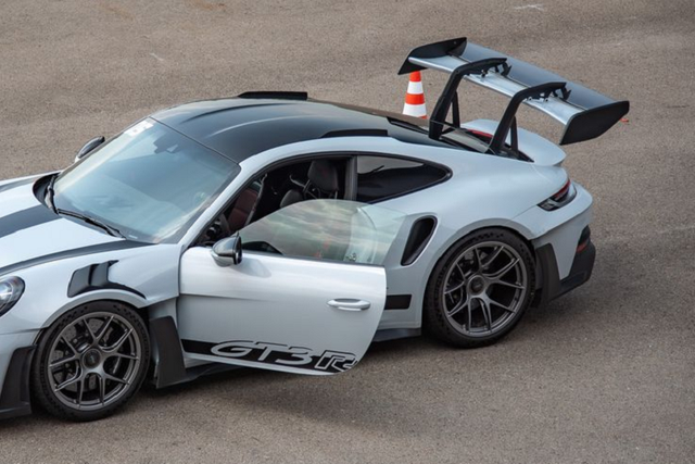 Porsche 911 GT3 RS 2023 có gì đặc biệt? - Hình 3 Porsche 911 GT3 RS 2023 co gi dac biet?-Hinh-3