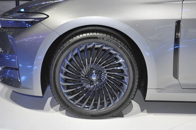 Toyota Crown Sedan 2024 thế hệ mới chốt lịch ra mắt - Hình 6 Toyota Crown Sedan 2024 the he moi chot lich ra mat-Hinh-6