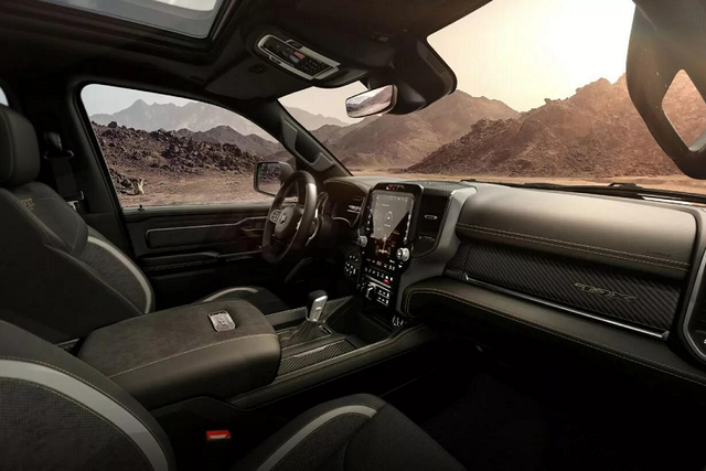 Bán tải “khủng long” Ram 1500 TRX Final Edition giá 2,89 tỷ đồng - Hình 3 Ban tai “khung long” Ram 1500 TRX Final Edition gia 2,89 ty dong-Hinh-3