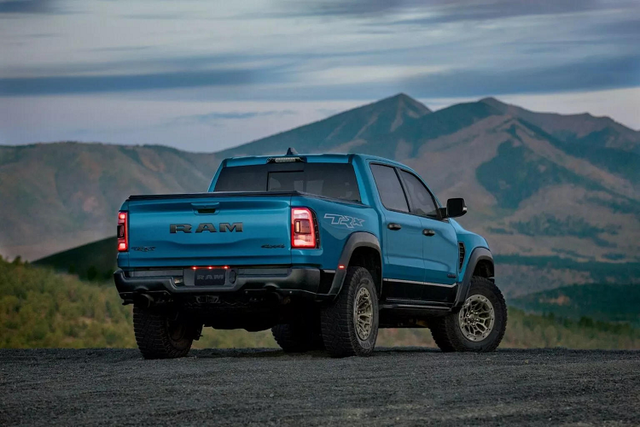 Bán tải “khủng long” Ram 1500 TRX Final Edition giá 2,89 tỷ đồng - Hình 2 Ban tai “khung long” Ram 1500 TRX Final Edition gia 2,89 ty dong-Hinh-2