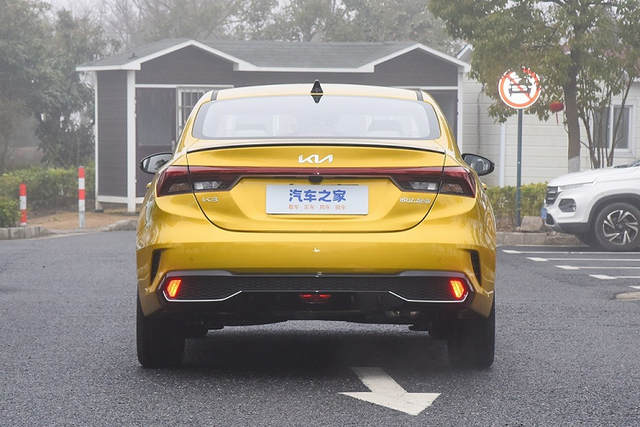 Mẫu sedan Kia K3 2023 giá chỉ 380 triệu đồng ở Trung Quốc - Hình 6 Mau sedan Kia K3 2023 gia chi 380 trieu dong o Trung Quoc-Hinh-6