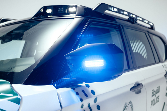 Cận cảnh siêu SUV truy bắt tội phạm của cảnh sát Dubai - Hình 3 Can canh sieu SUV truy bat toi pham cua canh sat Dubai-Hinh-3