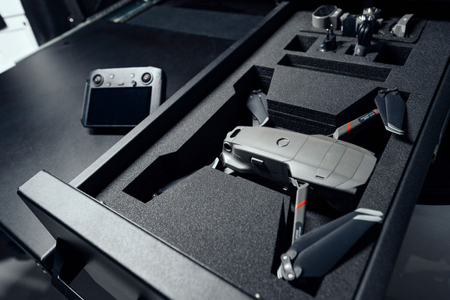 Cận cảnh siêu SUV truy bắt tội phạm của cảnh sát Dubai - Hình 7 Can canh sieu SUV truy bat toi pham cua canh sat Dubai-Hinh-7