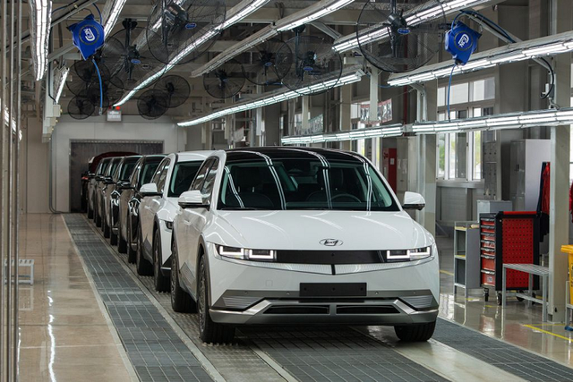 Bo Tai chinh bac de xuat ho tro 1.000 USD cho nguoi mua oto dien