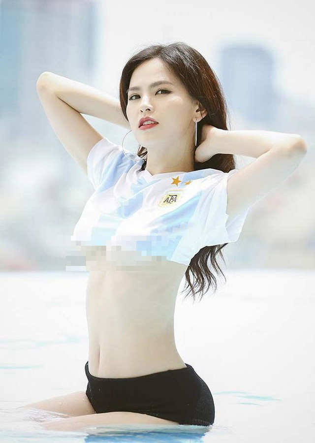 Cánh mày râu 'xịt máu mũi' với áo croptop khoe chân ngực của các sao - Hình 6 Canh may rau 'xit mau mui' voi ao croptop khoe chan nguc cua cac sao-Hinh-6