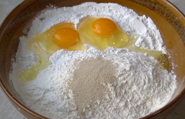 Làm bánh bông lan cực đơn giản chỉ với vài chiếc bát Lam banh bong lan cuc don gian chi voi vai chiec bat