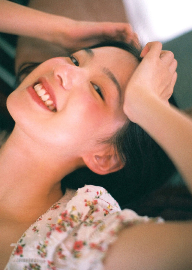 Cận cảnh vẻ đẹp thánh nữ của hotgirl là bản sao của Lưu Diệc Phi - Hình 2 Can canh ve dep thanh nu cua hotgirl la ban sao cua Luu Diec Phi-Hinh-2