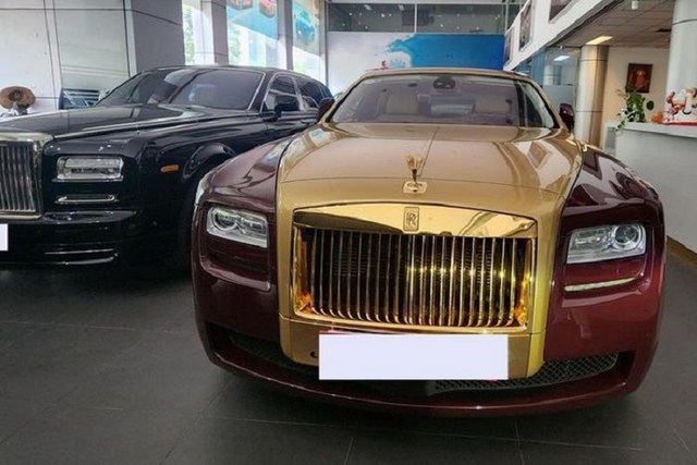 Siêu xe Rolls-Royce Ghost dát vàng giảm gần 1 tỷ đồng vẫn không ai mua - Hình 2 Sieu xe Rolls-Royce Ghost dat vang giam gan 1 ty dong van khong ai mua-Hinh-2
