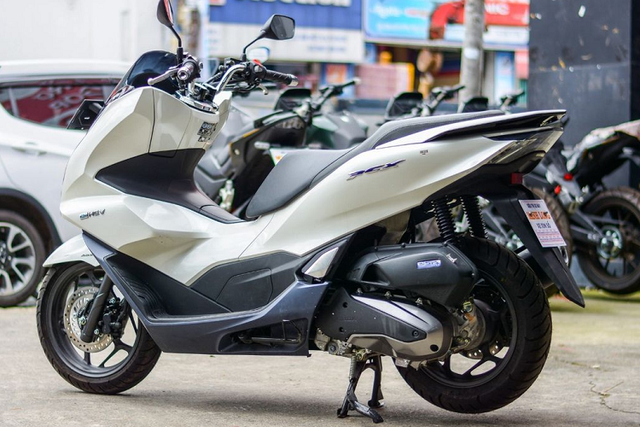 Honda PCX e:HEV về Việt Nam có giá gần 100 triệu đồng - Hình 4 Honda PCX e:HEV ve Viet Nam co gia gan 100 trieu dong-Hinh-4