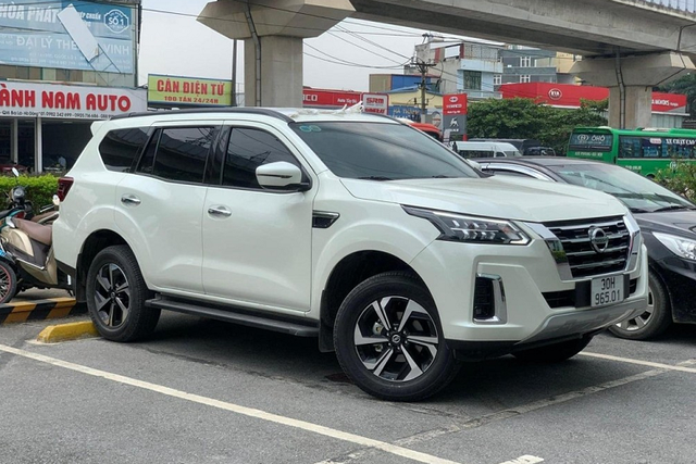 Cận cảnh SUV Nissan Terra 2022 đầu tiên tại Việt Nam có biển số Can canh SUV Nissan Terra 2022 dau tien tai Viet Nam co bien so