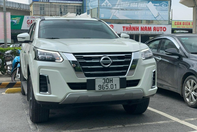Cận cảnh SUV Nissan Terra 2022 đầu tiên tại Việt Nam có biển số - Hình 2 Can canh SUV Nissan Terra 2022 dau tien tai Viet Nam co bien so-Hinh-2