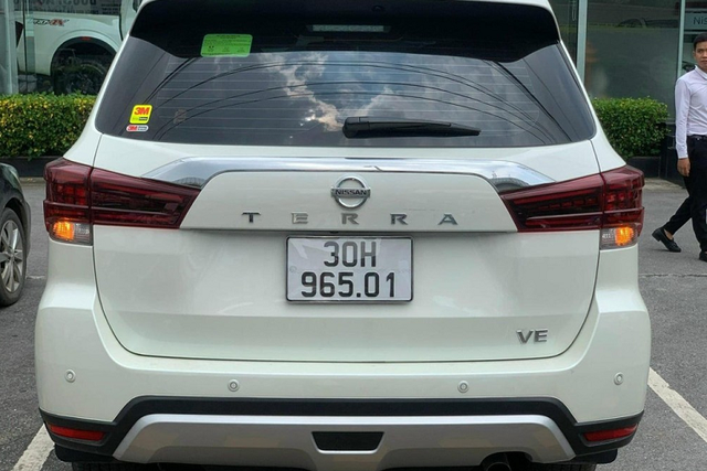 Cận cảnh SUV Nissan Terra 2022 đầu tiên tại Việt Nam có biển số - Hình 3 Can canh SUV Nissan Terra 2022 dau tien tai Viet Nam co bien so-Hinh-3
