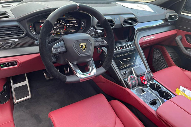 Cận cảnh Lamborghini Urus hơn 20 tỷ màu đen độc nhất ở Sài Gòn - Hình 5 Can canh Lamborghini Urus hon 20 ty mau den doc nhat o Sai Gon-Hinh-5