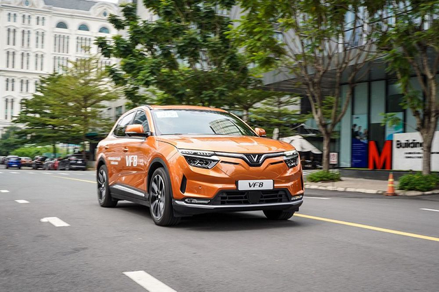 Ấn tượng với SUV điện VinFast VF8 của cầu thủ Đỗ Hùng Dũng tậu từ 1,29 tỷ đồng - Hình 6 An tuong voi SUV dien VinFast VF8 cua cau thu Do Hung Dung tau tu 1,29 ty dong-Hinh-6
