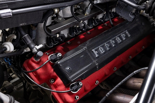 Cận cảnh chiếc Ferrari Enzo màu đen nhám độc nhất vô nhị - Hình 10 Can canh chiec Ferrari Enzo mau den nham doc nhat vo nhi-Hinh-10