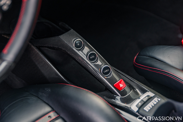 Ferrari 488 GTB có giá siêu rẻ gần 9 tỷ đồng - Hình 9 Ferrari 488 GTB co gia sieu re gan 9 ty dong-Hinh-9