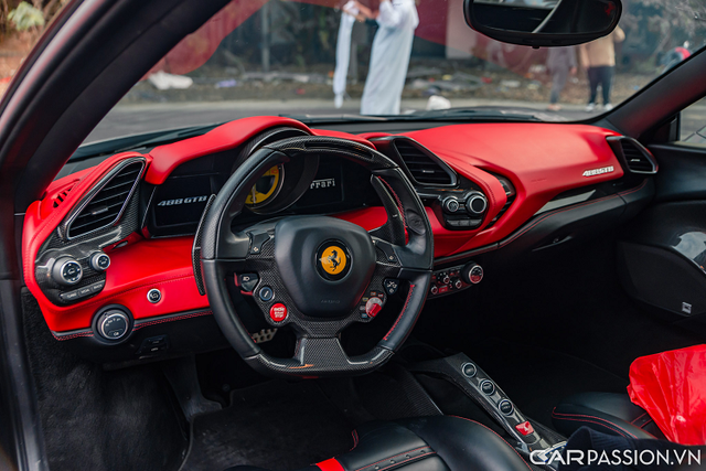 Ferrari 488 GTB có giá siêu rẻ gần 9 tỷ đồng - Hình 8 Ferrari 488 GTB co gia sieu re gan 9 ty dong-Hinh-8