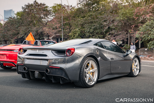Ferrari 488 GTB có giá siêu rẻ gần 9 tỷ đồng - Hình 5 Ferrari 488 GTB co gia sieu re gan 9 ty dong-Hinh-5