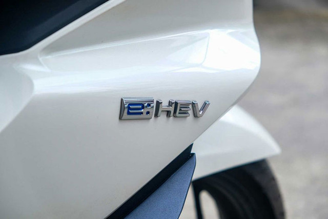 Honda PCX e:HEV về Việt Nam có giá gần 100 triệu đồng - Hình 3 Honda PCX e:HEV ve Viet Nam co gia gan 100 trieu dong-Hinh-3