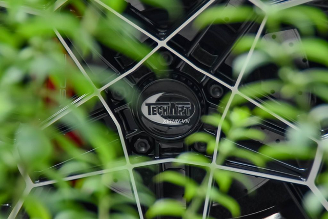 Porsche 911 Carrera 4S độ mâm Daytona II xuất hiện trên phố Sài Gòn - Hình 6 Porsche 911 Carrera 4S do mam Daytona II xuat hien tren pho Sai Gon-Hinh-6