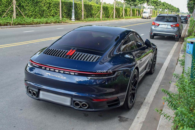Porsche 911 Carrera 4S độ mâm Daytona II xuất hiện trên phố Sài Gòn - Hình 4 Porsche 911 Carrera 4S do mam Daytona II xuat hien tren pho Sai Gon-Hinh-4