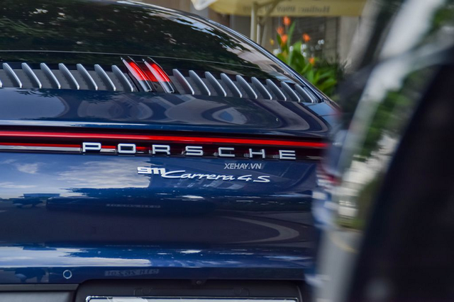 Porsche 911 Carrera 4S độ mâm Daytona II xuất hiện trên phố Sài Gòn - Hình 8 Porsche 911 Carrera 4S do mam Daytona II xuat hien tren pho Sai Gon-Hinh-8