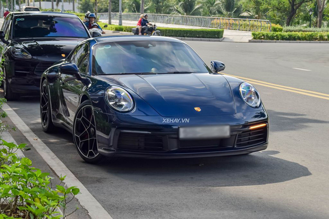 Porsche 911 Carrera 4S độ mâm Daytona II xuất hiện trên phố Sài Gòn - Hình 2 Porsche 911 Carrera 4S do mam Daytona II xuat hien tren pho Sai Gon-Hinh-2