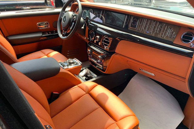 Lộ dàn siêu xe của đại gia Vũng Tàu với Rolls-Royce Phantom VIII hơn 60 tỷ - Hình 7 Lo dan sieu xe cua dai gia Vung Tau voi Rolls-Royce Phantom VIII hon 60 ty-Hinh-7