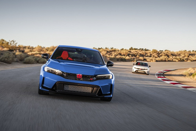 Chốt giá 2,4 tỷ cho Honda Civic Type R 2023 - Hình 11 Chot gia 2,4 ty cho Honda Civic Type R 2023-Hinh-11