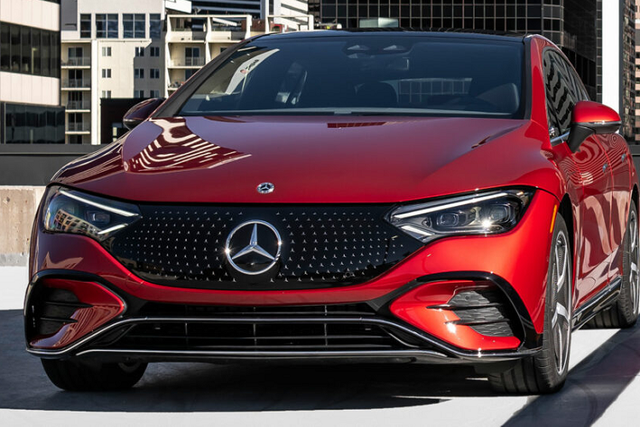 Cận cảnh Mercedes EQE Sedan giá từ 1,88 tỷ đồng - Hình 7 Can canh Mercedes EQE Sedan gia tu 1,88 ty dong-Hinh-7