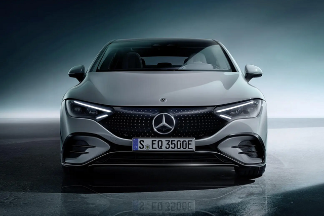 Cận cảnh Mercedes EQE Sedan giá từ 1,88 tỷ đồng - Hình 10 Can canh Mercedes EQE Sedan gia tu 1,88 ty dong-Hinh-10
