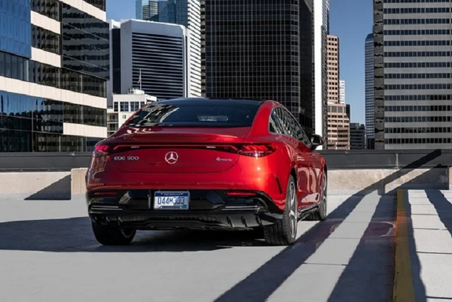 Cận cảnh Mercedes EQE Sedan giá từ 1,88 tỷ đồng - Hình 5 Can canh Mercedes EQE Sedan gia tu 1,88 ty dong-Hinh-5