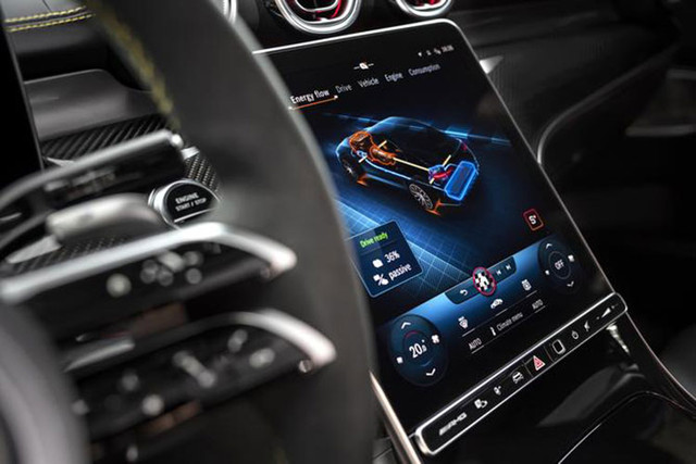 Ra mắt Mercedes-AMG C63 F1 Edition phiên bản đặc biệt, siêu mạnh - Hình 5 Ra mat Mercedes-AMG C63 F1 Edition phien ban dac biet, sieu manh-Hinh-5