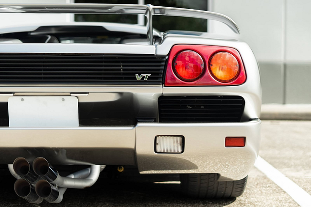 Siêu xe Lamborghini Diablo VT Roadster cực hiếm hiếm tìm chủ mới - Hình 9 Sieu xe Lamborghini Diablo VT Roadster cuc hiem hiem tim chu moi-Hinh-9