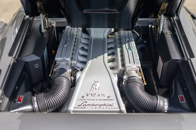 Siêu xe Lamborghini Diablo VT Roadster cực hiếm hiếm tìm chủ mới - Hình 5 Sieu xe Lamborghini Diablo VT Roadster cuc hiem hiem tim chu moi-Hinh-5