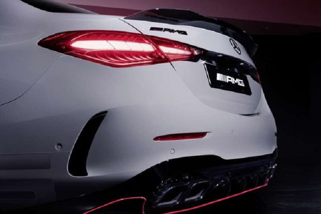 Ra mắt Mercedes-AMG C63 F1 Edition phiên bản đặc biệt, siêu mạnh - Hình 6 Ra mat Mercedes-AMG C63 F1 Edition phien ban dac biet, sieu manh-Hinh-6