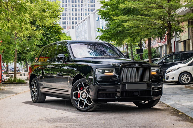 SUV siêu sang Rolls-Royce Cullinan Black Badge được rao bán hơn 39 tỷ - Hình 10 SUV sieu sang Rolls-Royce Cullinan Black Badge duoc rao ban hon 39 ty-Hinh-10