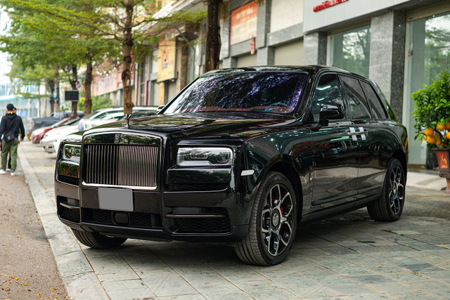 SUV siêu sang Rolls-Royce Cullinan Black Badge được rao bán hơn 39 tỷ - Hình 8 SUV sieu sang Rolls-Royce Cullinan Black Badge duoc rao ban hon 39 ty-Hinh-8