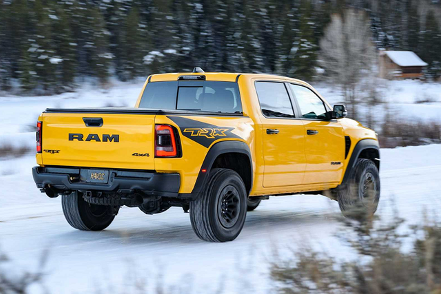 Bán tải ram 1500 TRX Havoc Edition giá hơn 2,5 tỷ đồng - Hình 3 Ban tai ram 1500 TRX Havoc Edition gia hon 2,5 ty dong-Hinh-3