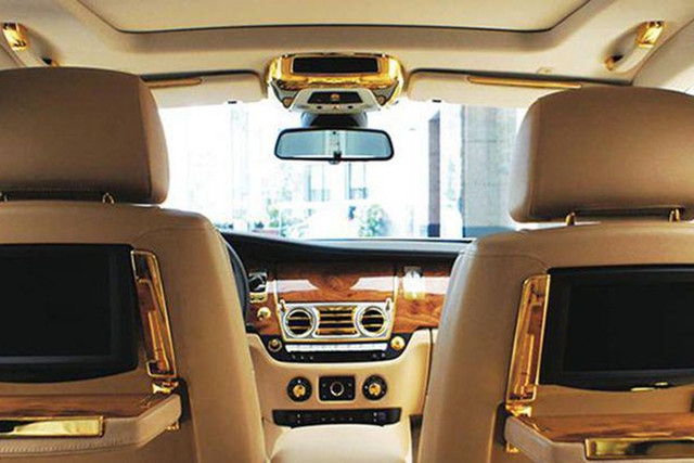 Giá khởi điểm Rolls-Royce Ghost mạ vàng siêu sang độc nhất Việt Nam chỉ còn khoảng 9 tỷ - Hình 5 Gia khoi diem Rolls-Royce Ghost ma vang sieu sang doc nhat Viet Nam chi con khoang 9 ty-Hinh-5