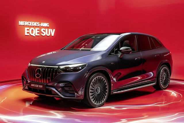 SUV chạy điện của Mercedes-Benz mạnh 687 mã lực - Hình 8 SUV chay dien cua Mercedes-Benz manh 687 ma luc-Hinh-8