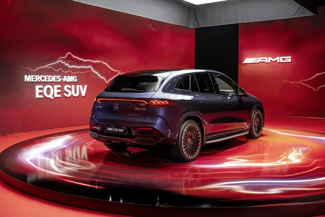 SUV chạy điện của Mercedes-Benz mạnh 687 mã lực - Hình 9 SUV chay dien cua Mercedes-Benz manh 687 ma luc-Hinh-9