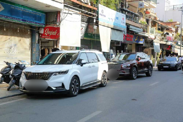 Dàn xe xích lô mui trần trong lễ ăn hỏi con trai bầu Hiển - Hình 6 Dan xe xich lo mui tran trong le an hoi con trai bau Hien-Hinh-6