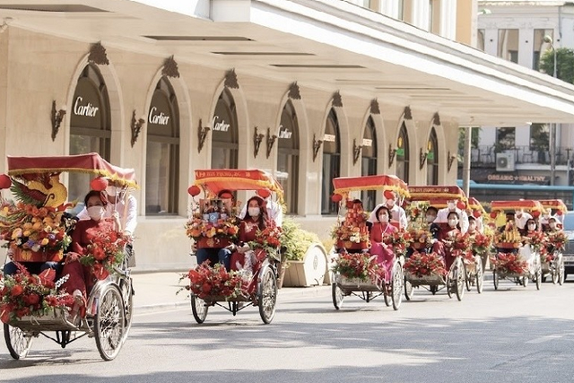 Dàn xe xích lô mui trần trong lễ ăn hỏi con trai bầu Hiển - Hình 3 Dan xe xich lo mui tran trong le an hoi con trai bau Hien-Hinh-3