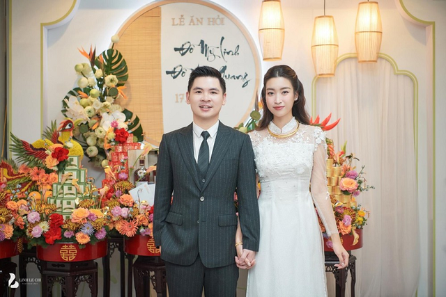 Dàn xe xích lô mui trần trong lễ ăn hỏi con trai bầu Hiển Dan xe xich lo mui tran trong le an hoi con trai bau Hien