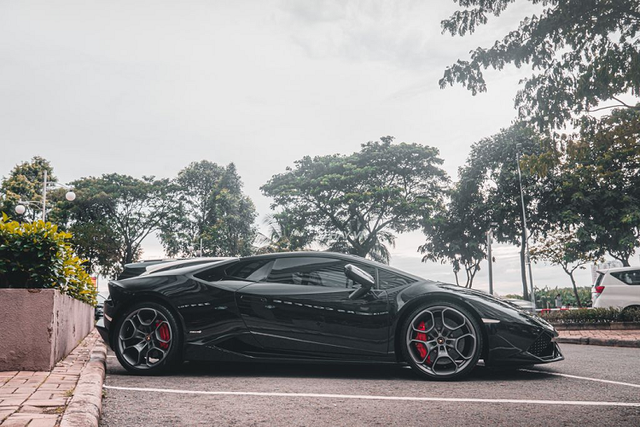Cận cảnh chiếc Lamborghini Huracan màu đen bóng độc nhất Việt Nam - Hình 4 Can canh chiec Lamborghini Huracan mau den bong doc nhat Viet Nam-Hinh-4