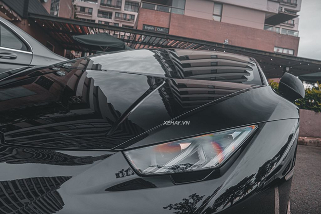 Cận cảnh chiếc Lamborghini Huracan màu đen bóng độc nhất Việt Nam - Hình 6 Can canh chiec Lamborghini Huracan mau den bong doc nhat Viet Nam-Hinh-6