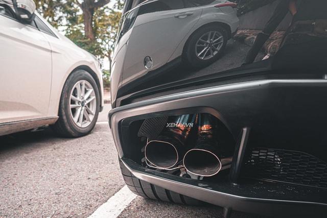 Cận cảnh chiếc Lamborghini Huracan màu đen bóng độc nhất Việt Nam - Hình 9 Can canh chiec Lamborghini Huracan mau den bong doc nhat Viet Nam-Hinh-9